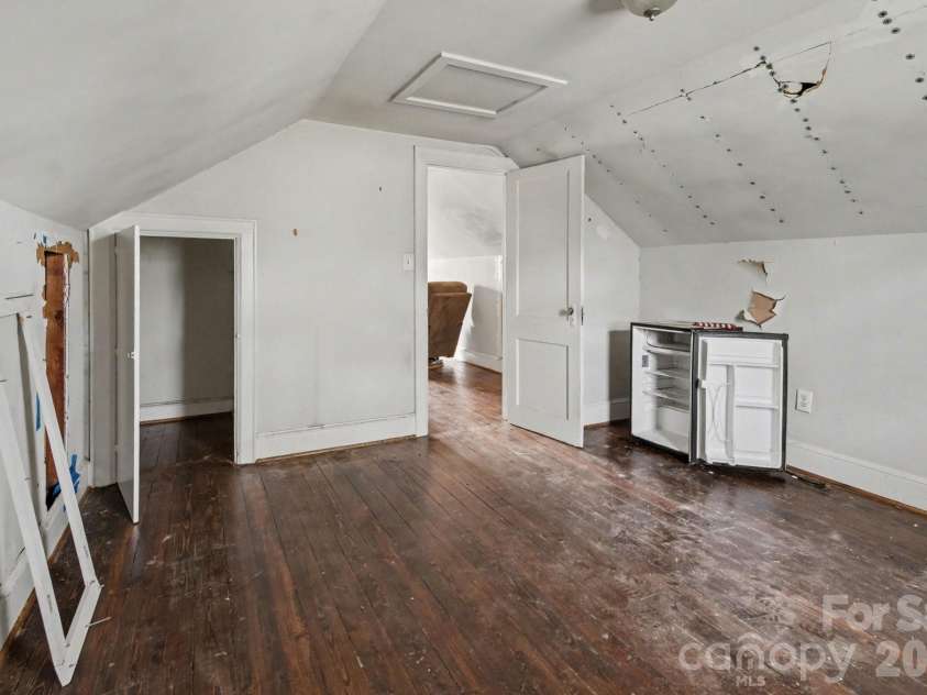 6504 Pence Road, Charlotte, NC 28215.  MLS# CAR4349313, YatesRealty ID 20723. 
