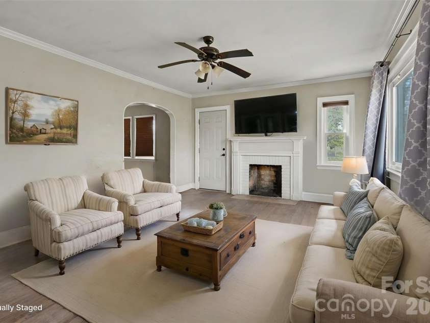 6504 Pence Road, Charlotte, NC 28215.  MLS# CAR4349313, YatesRealty ID 20723. Virtually staged