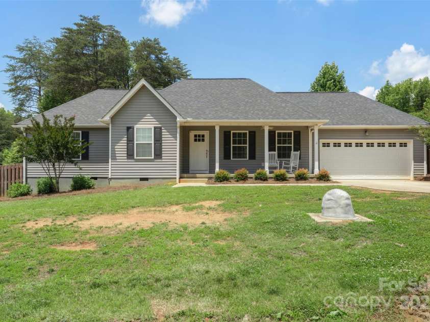 7627 Sarah Drive, Denver, NC 28037.  MLS# CAR4269862, YatesRealty ID 20724. 