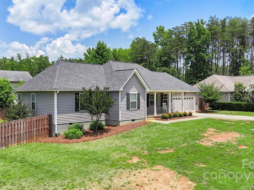 7627 Sarah Drive, Denver, NC 28037.  MLS# CAR4269862, YatesRealty ID 20724. 