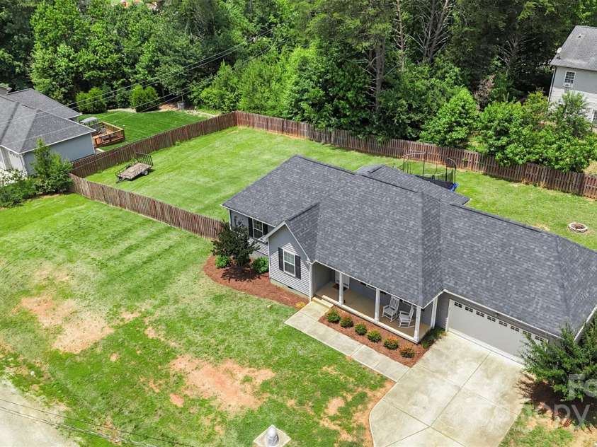 7627 Sarah Drive, Denver, NC 28037.  MLS# CAR4269862, YatesRealty ID 20724. 