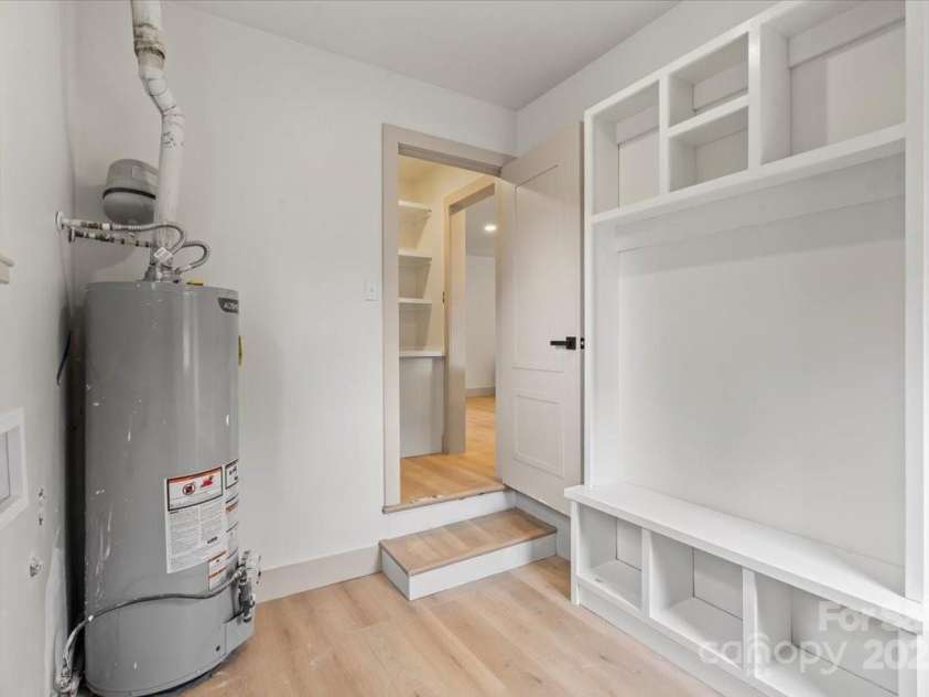 3937 Tamerlane Drive, Charlotte, NC 28205.  MLS# CAR4256681, YatesRealty ID 20725. 