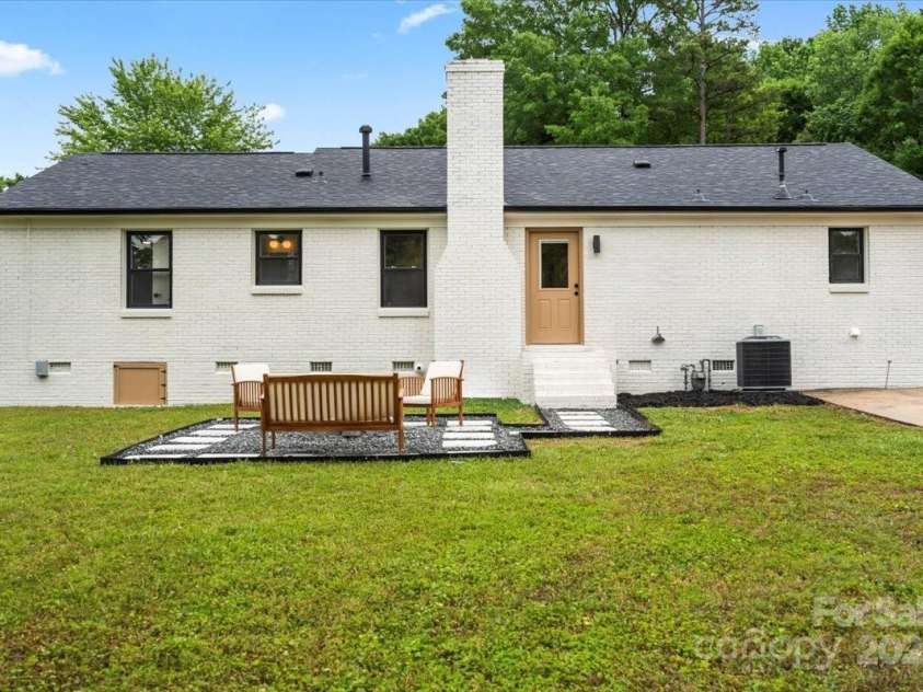 3937 Tamerlane Drive, Charlotte, NC 28205.  MLS# CAR4256681, YatesRealty ID 20725. 