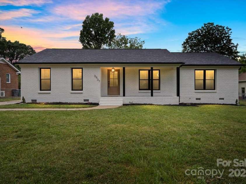 3937 Tamerlane Drive, Charlotte, NC 28205.  MLS# CAR4256681, YatesRealty ID 20725. 