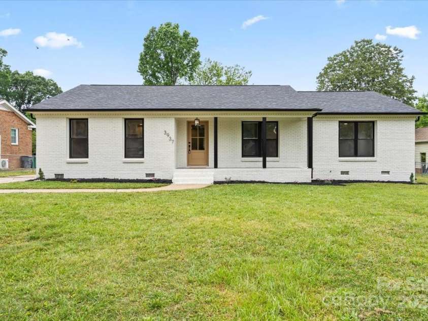 3937 Tamerlane Drive, Charlotte, NC 28205.  MLS# CAR4256681, YatesRealty ID 20725. 