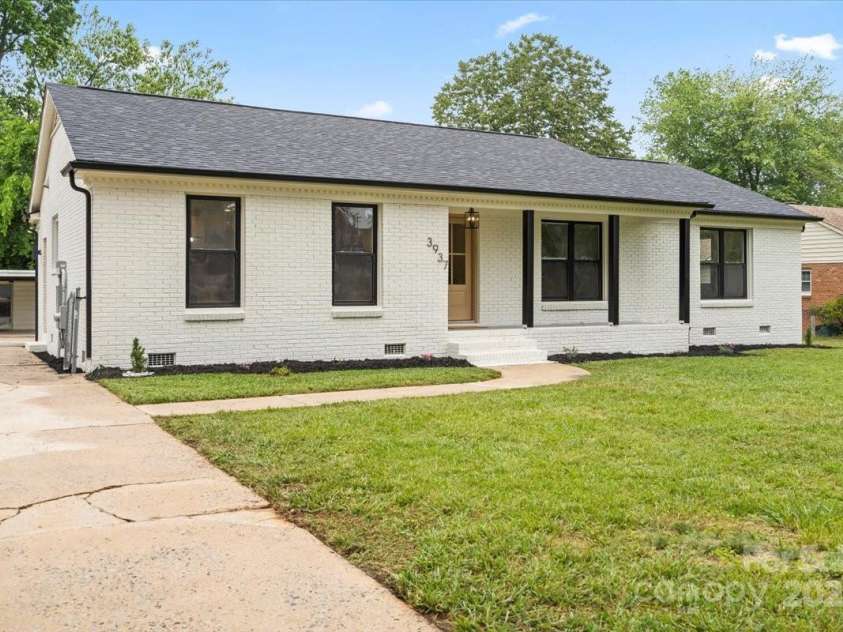 3937 Tamerlane Drive, Charlotte, NC 28205.  MLS# CAR4256681, YatesRealty ID 20725. 