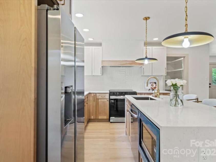 3937 Tamerlane Drive, Charlotte, NC 28205.  MLS# CAR4256681, YatesRealty ID 20725. 