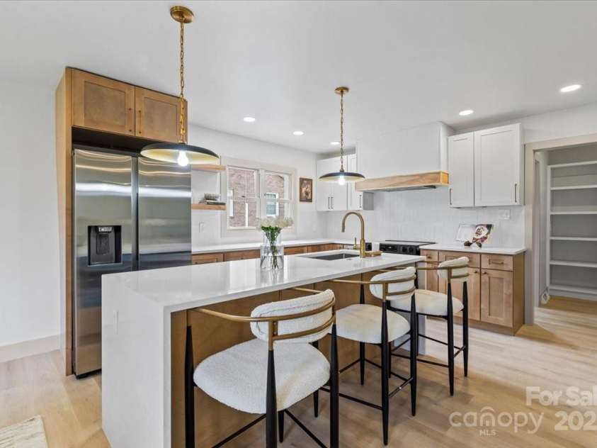 3937 Tamerlane Drive, Charlotte, NC 28205.  MLS# CAR4256681, YatesRealty ID 20725. 