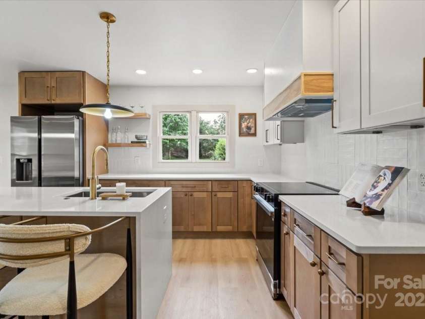 3937 Tamerlane Drive, Charlotte, NC 28205.  MLS# CAR4256681, YatesRealty ID 20725. 