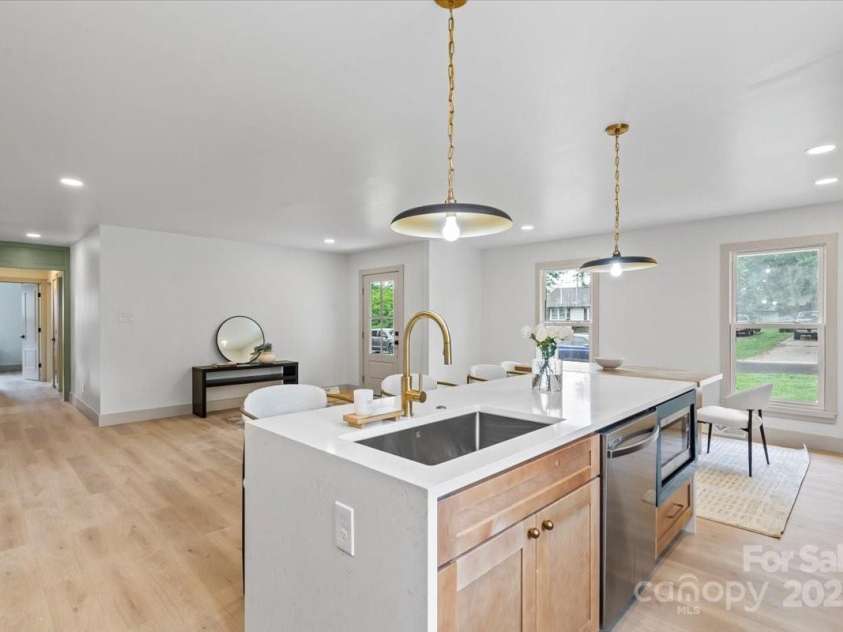 3937 Tamerlane Drive, Charlotte, NC 28205.  MLS# CAR4256681, YatesRealty ID 20725. 