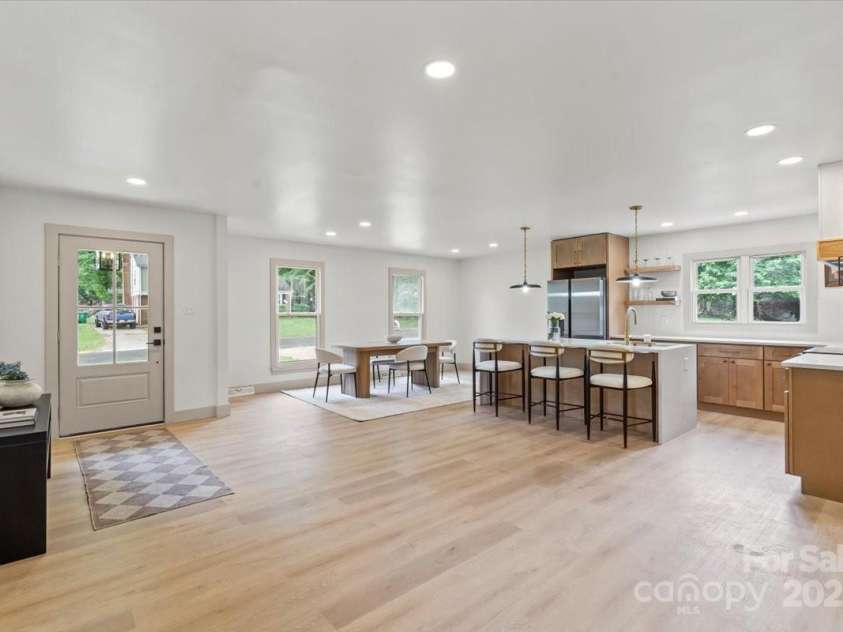 3937 Tamerlane Drive, Charlotte, NC 28205.  MLS# CAR4256681, YatesRealty ID 20725. 