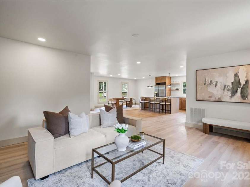 3937 Tamerlane Drive, Charlotte, NC 28205.  MLS# CAR4256681, YatesRealty ID 20725. 