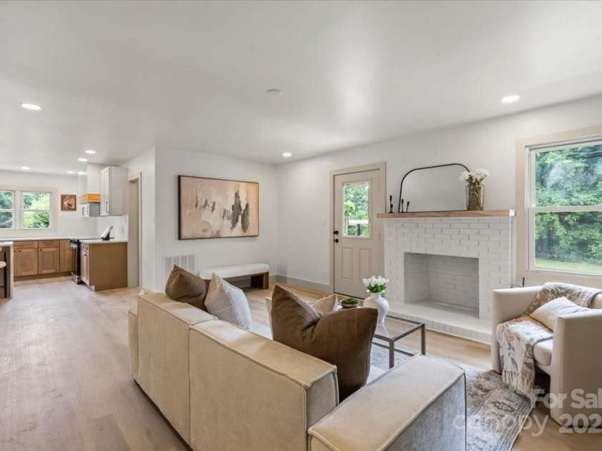 3937 Tamerlane Drive, Charlotte, NC 28205.  MLS# CAR4256681, YatesRealty ID 20725. 