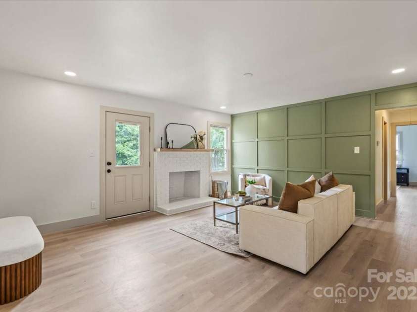 3937 Tamerlane Drive, Charlotte, NC 28205.  MLS# CAR4256681, YatesRealty ID 20725. 