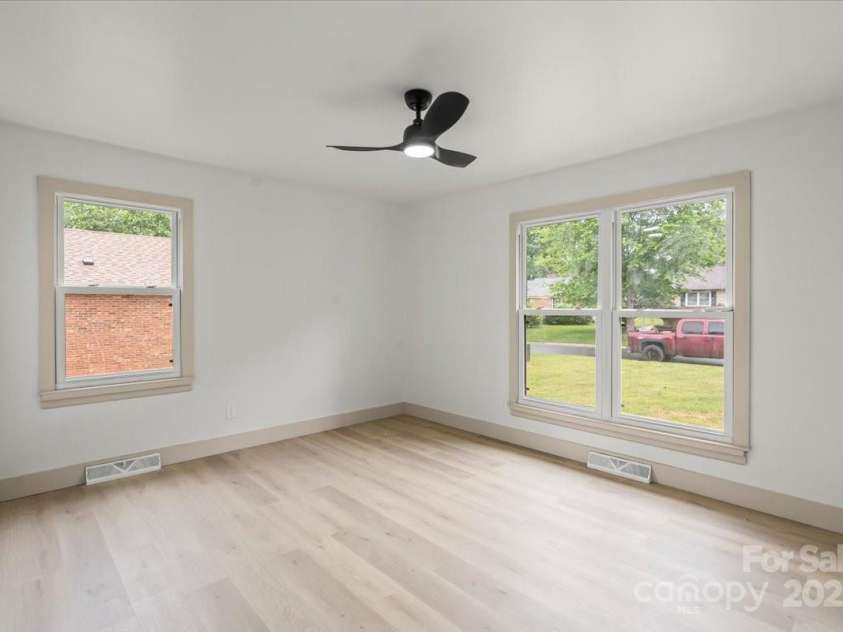 3937 Tamerlane Drive, Charlotte, NC 28205.  MLS# CAR4256681, YatesRealty ID 20725. 