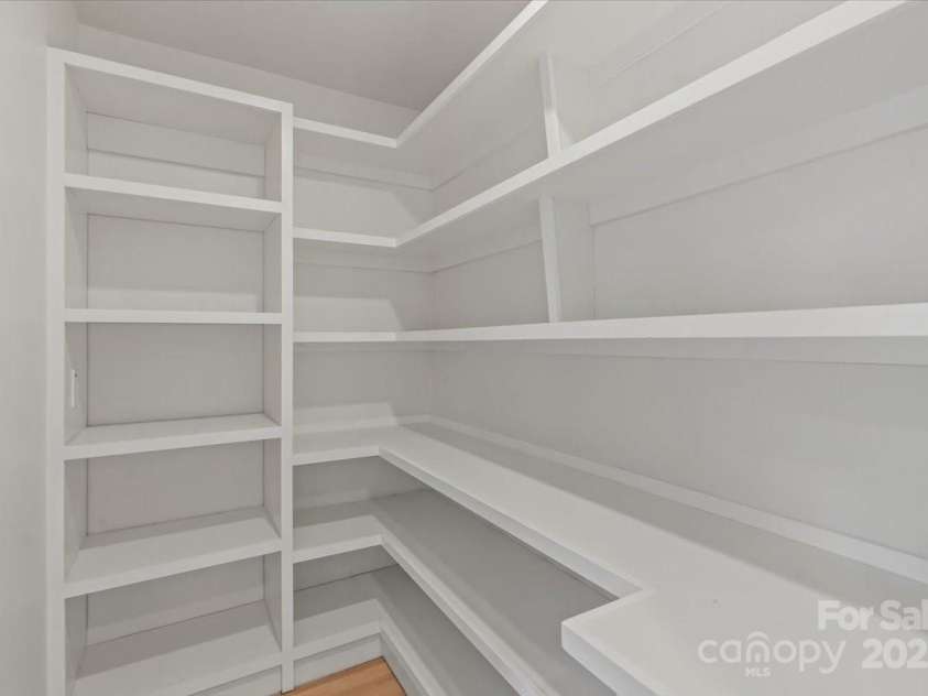 3937 Tamerlane Drive, Charlotte, NC 28205.  MLS# CAR4256681, YatesRealty ID 20725. 