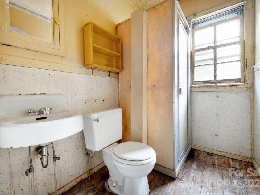 70 Galax Avenue, Asheville, NC 28806.  MLS# CAR4264175, YatesRealty ID 20726. Hardwoods in second full bath