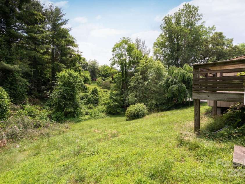 70 Galax Avenue, Asheville, NC 28806.  MLS# CAR4264175, YatesRealty ID 20726. Large 0.27 acre lot with subdivision potential