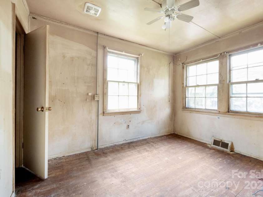 70 Galax Avenue, Asheville, NC 28806.  MLS# CAR4264175, YatesRealty ID 20726. Large windows let in natural light