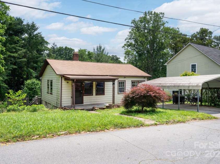 70 Galax Avenue, Asheville, NC 28806.  MLS# CAR4264175, YatesRealty ID 20726. Quiet dead end street