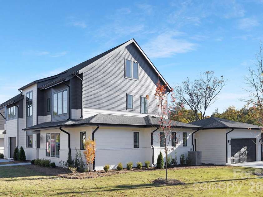400 Dover Avenue, Charlotte, NC 28209.  MLS# CAR4345558, YatesRealty ID 20729. 