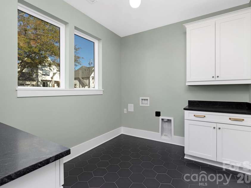 400 Dover Avenue, Charlotte, NC 28209.  MLS# CAR4345558, YatesRealty ID 20729. 