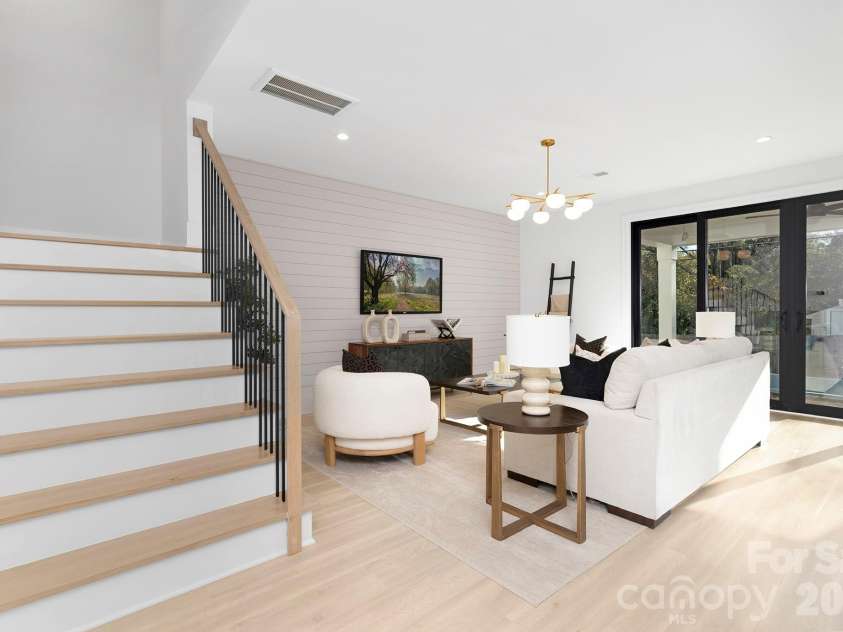 400 Dover Avenue, Charlotte, NC 28209.  MLS# CAR4345558, YatesRealty ID 20729. 
