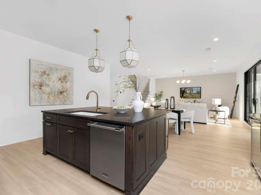 400 Dover Avenue, Charlotte, NC 28209.  MLS# CAR4345558, YatesRealty ID 20729. 