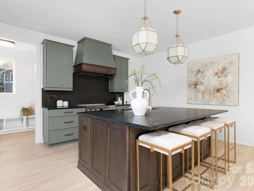 400 Dover Avenue, Charlotte, NC 28209.  MLS# CAR4345558, YatesRealty ID 20729. 
