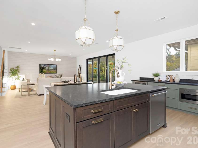 400 Dover Avenue, Charlotte, NC 28209.  MLS# CAR4345558, YatesRealty ID 20729. 