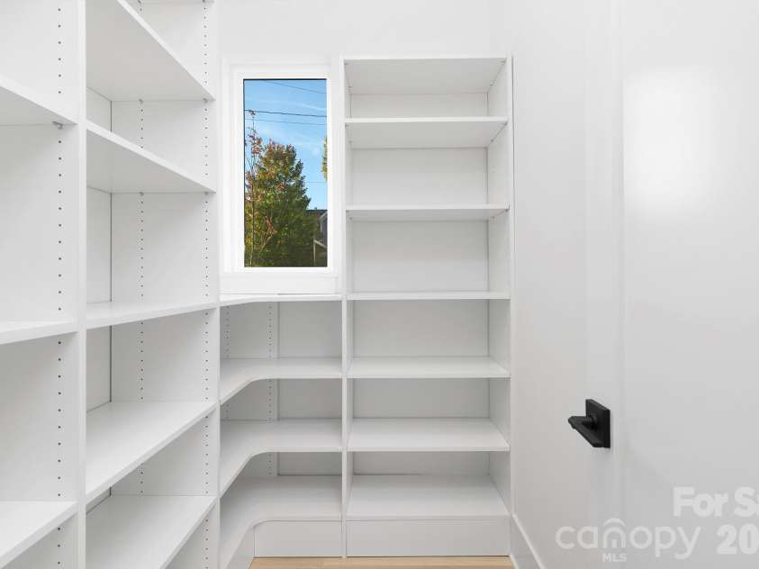 400 Dover Avenue, Charlotte, NC 28209.  MLS# CAR4345558, YatesRealty ID 20729. 