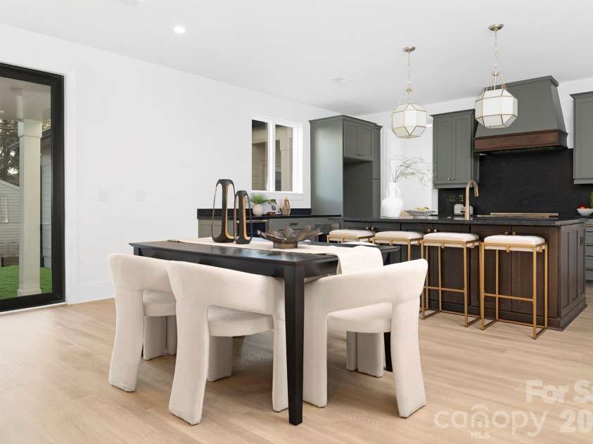 400 Dover Avenue, Charlotte, NC 28209.  MLS# CAR4345558, YatesRealty ID 20729. 
