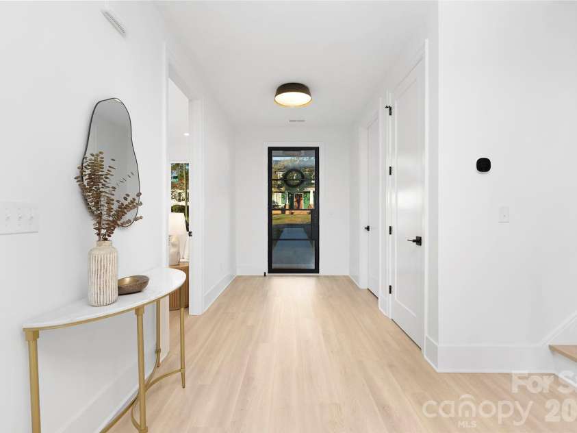 400 Dover Avenue, Charlotte, NC 28209.  MLS# CAR4345558, YatesRealty ID 20729. 