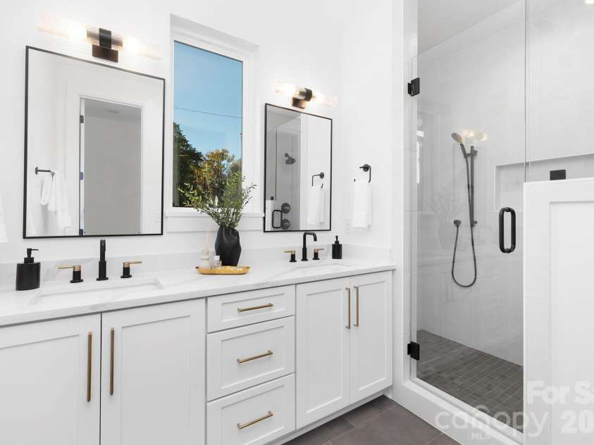400 Dover Avenue, Charlotte, NC 28209.  MLS# CAR4345558, YatesRealty ID 20729. 