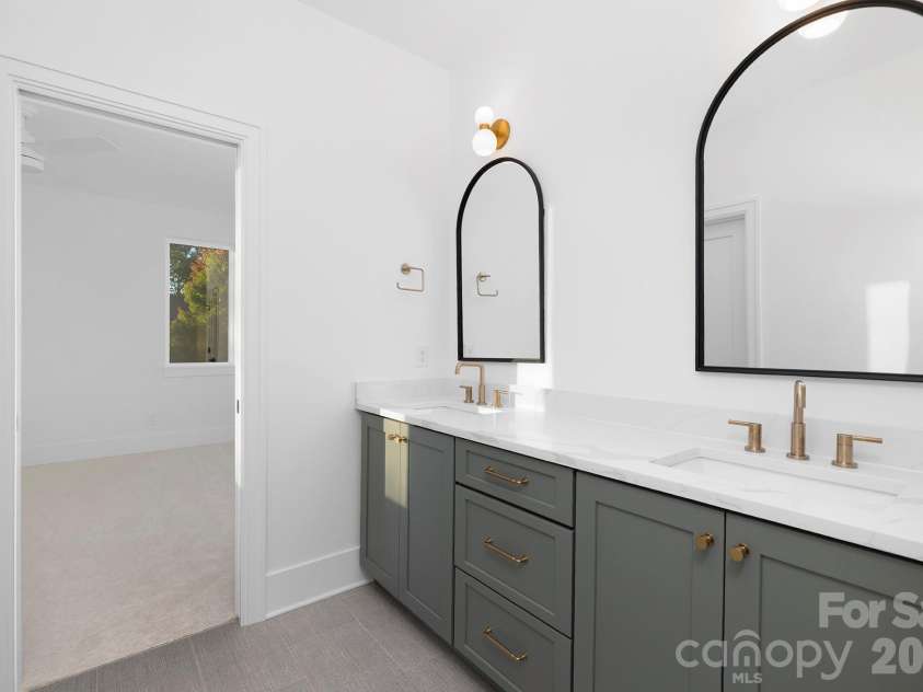 400 Dover Avenue, Charlotte, NC 28209.  MLS# CAR4345558, YatesRealty ID 20729. 