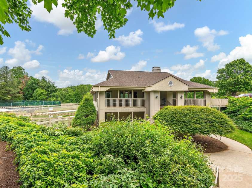 304 Abbey Circle, Asheville, NC 28805.  MLS# CAR4260740, YatesRealty ID 2073. Clubhouse
