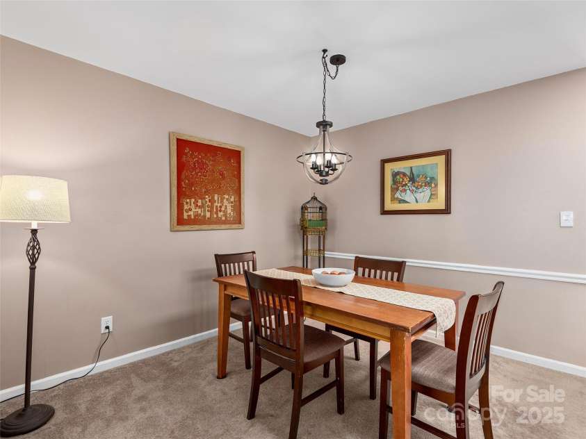 304 Abbey Circle, Asheville, NC 28805.  MLS# CAR4260740, YatesRealty ID 2073. Dining Area
