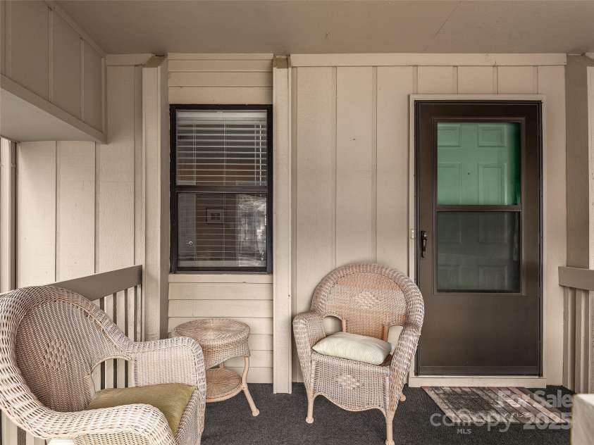304 Abbey Circle, Asheville, NC 28805.  MLS# CAR4260740, YatesRealty ID 2073. Front porch