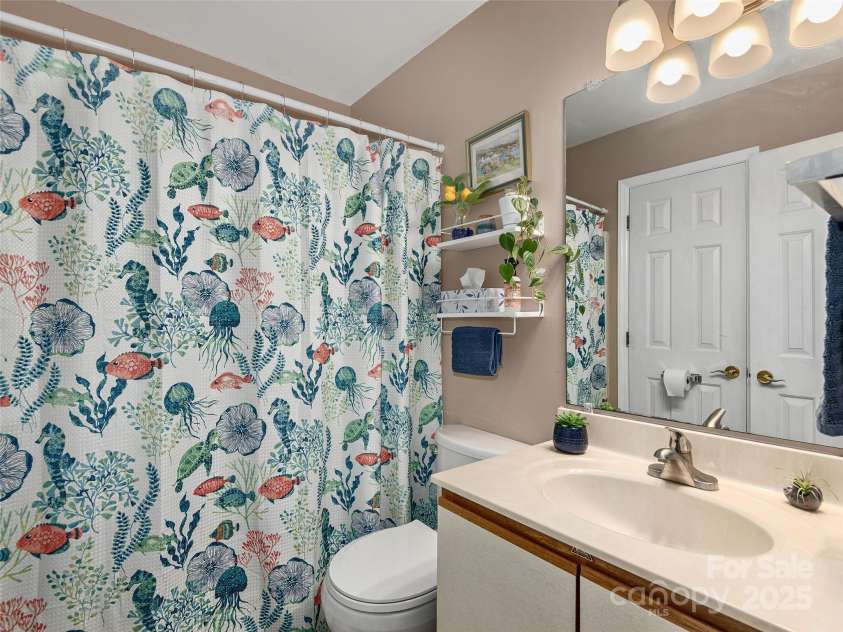 304 Abbey Circle, Asheville, NC 28805.  MLS# CAR4260740, YatesRealty ID 2073. Main Bath