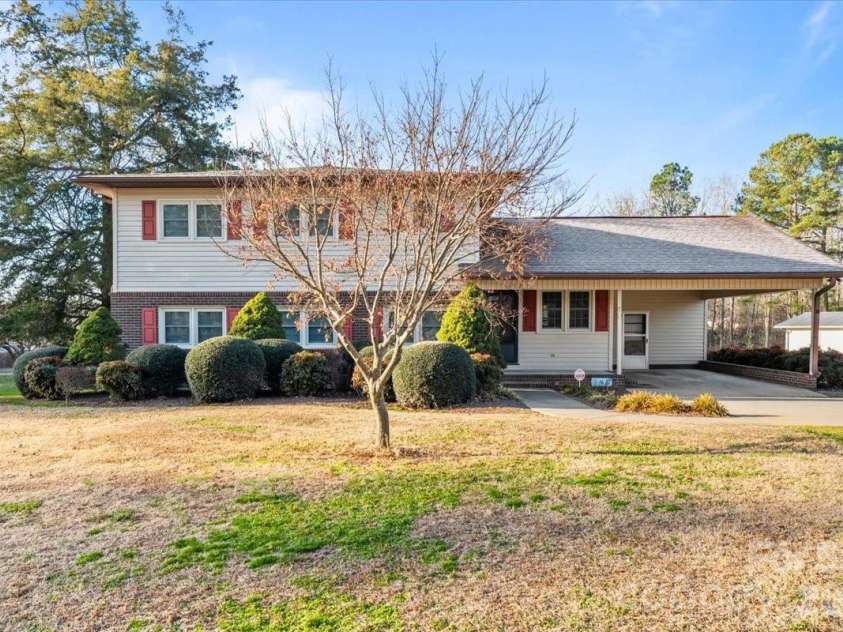 372 Holly Hills Drive, Troy, NC 27371.  MLS# CAR4341875, YatesRealty ID 2073. 
