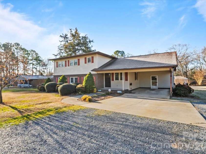 372 Holly Hills Drive, Troy, NC 27371.  MLS# CAR4341875, YatesRealty ID 2073. 