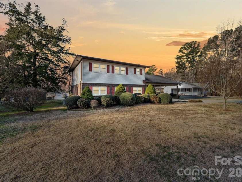 372 Holly Hills Drive, Troy, NC 27371.  MLS# CAR4341875, YatesRealty ID 2073. 