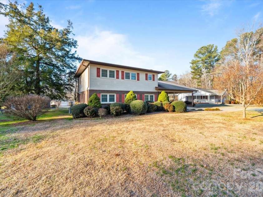 372 Holly Hills Drive, Troy, NC 27371.  MLS# CAR4341875, YatesRealty ID 2073. 
