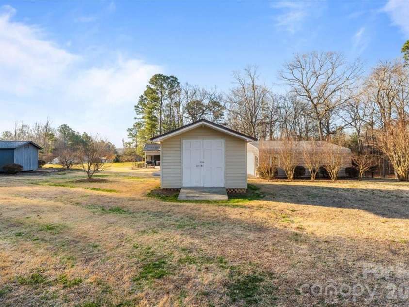 372 Holly Hills Drive, Troy, NC 27371.  MLS# CAR4341875, YatesRealty ID 2073. 
