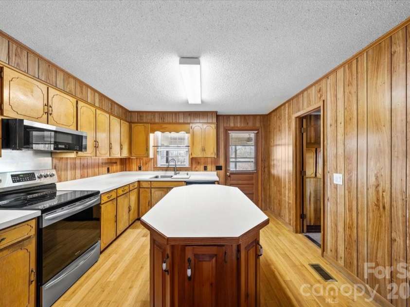 372 Holly Hills Drive, Troy, NC 27371.  MLS# CAR4341875, YatesRealty ID 2073. 