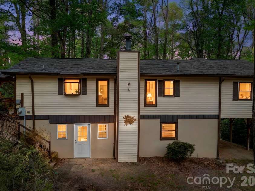 6 Gold Finch Lane, Maggie Valley, NC 28751.  MLS# CAR4377636, YatesRealty ID 20730. 