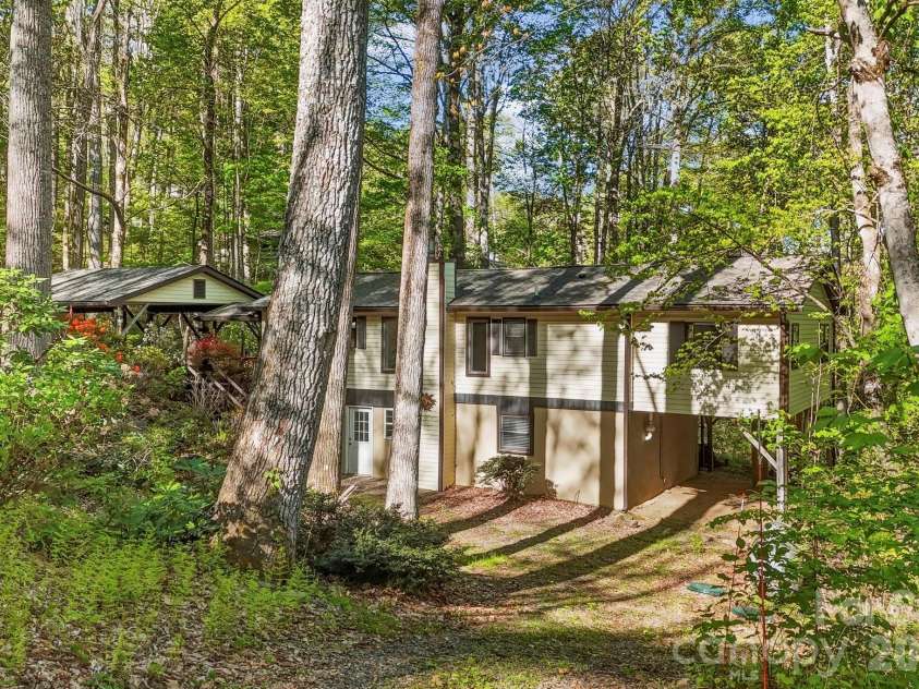 6 Gold Finch Lane, Maggie Valley, NC 28751.  MLS# CAR4377636, YatesRealty ID 20730. 