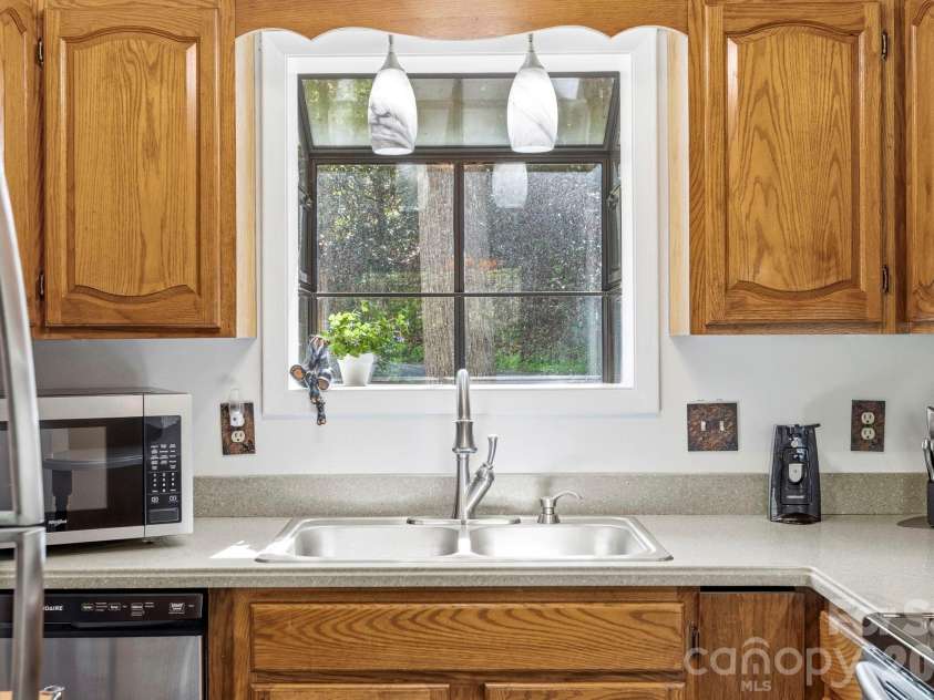 6 Gold Finch Lane, Maggie Valley, NC 28751.  MLS# CAR4377636, YatesRealty ID 20730. 