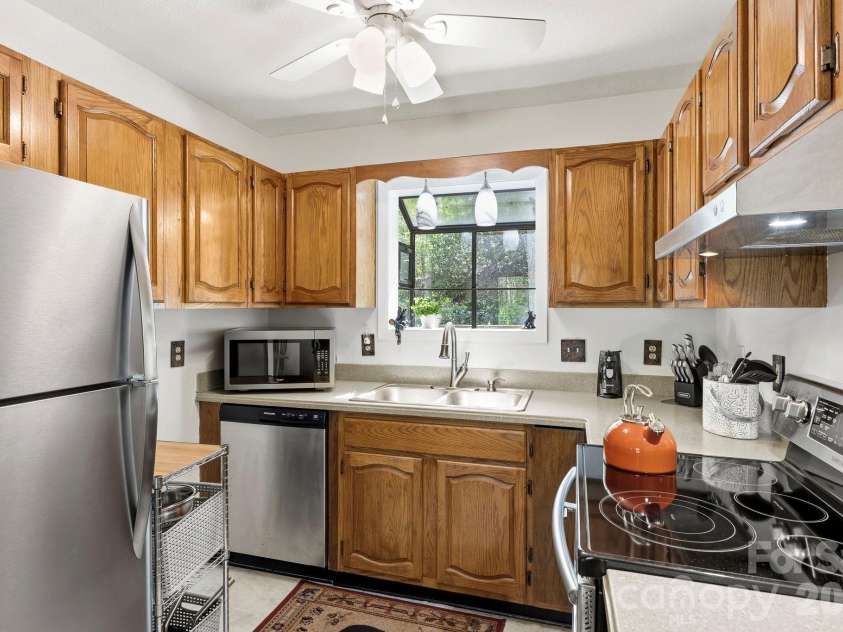 6 Gold Finch Lane, Maggie Valley, NC 28751.  MLS# CAR4377636, YatesRealty ID 20730. 