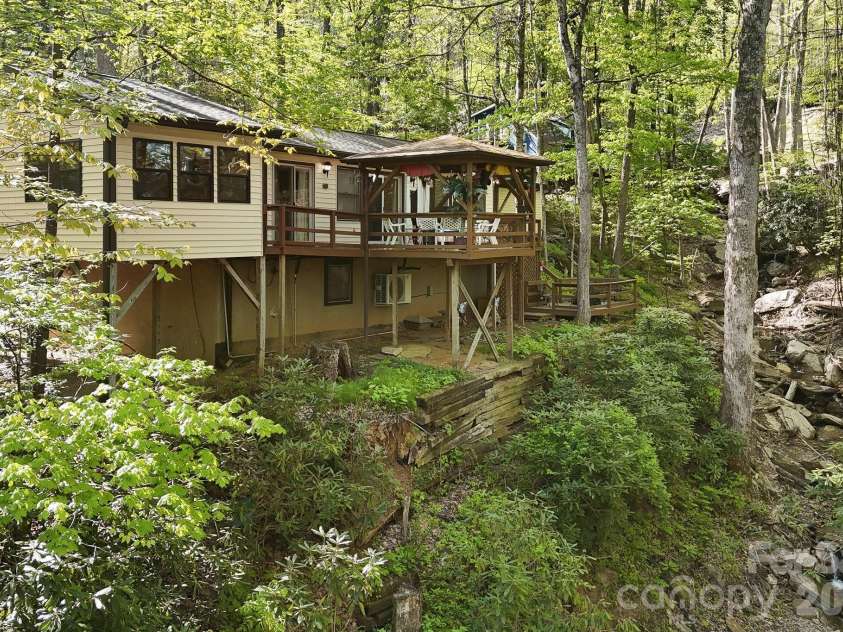 6 Gold Finch Lane, Maggie Valley, NC 28751.  MLS# CAR4377636, YatesRealty ID 20730. 